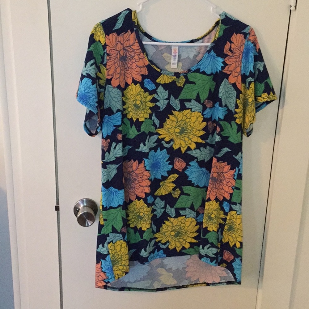 LuLaRoe size large floral classic tee.